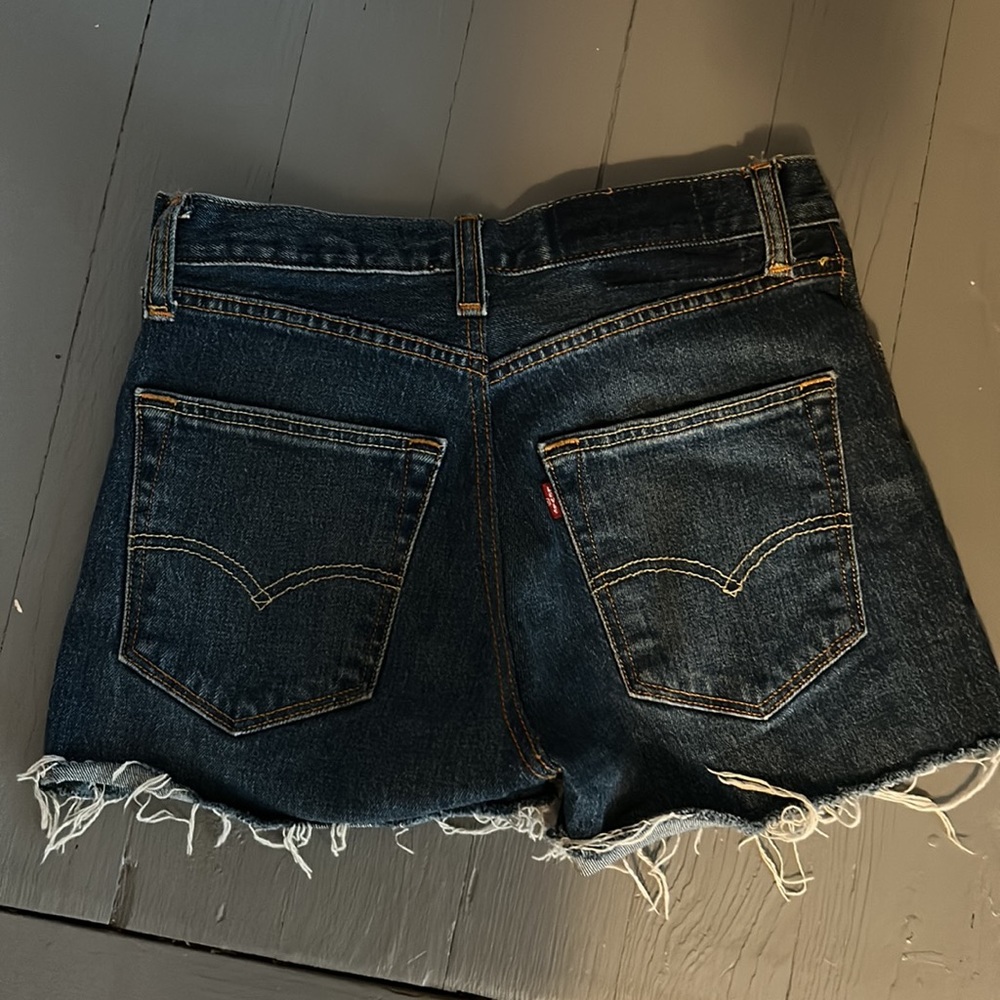 Levi’s denim shorts vintage dark wash 25